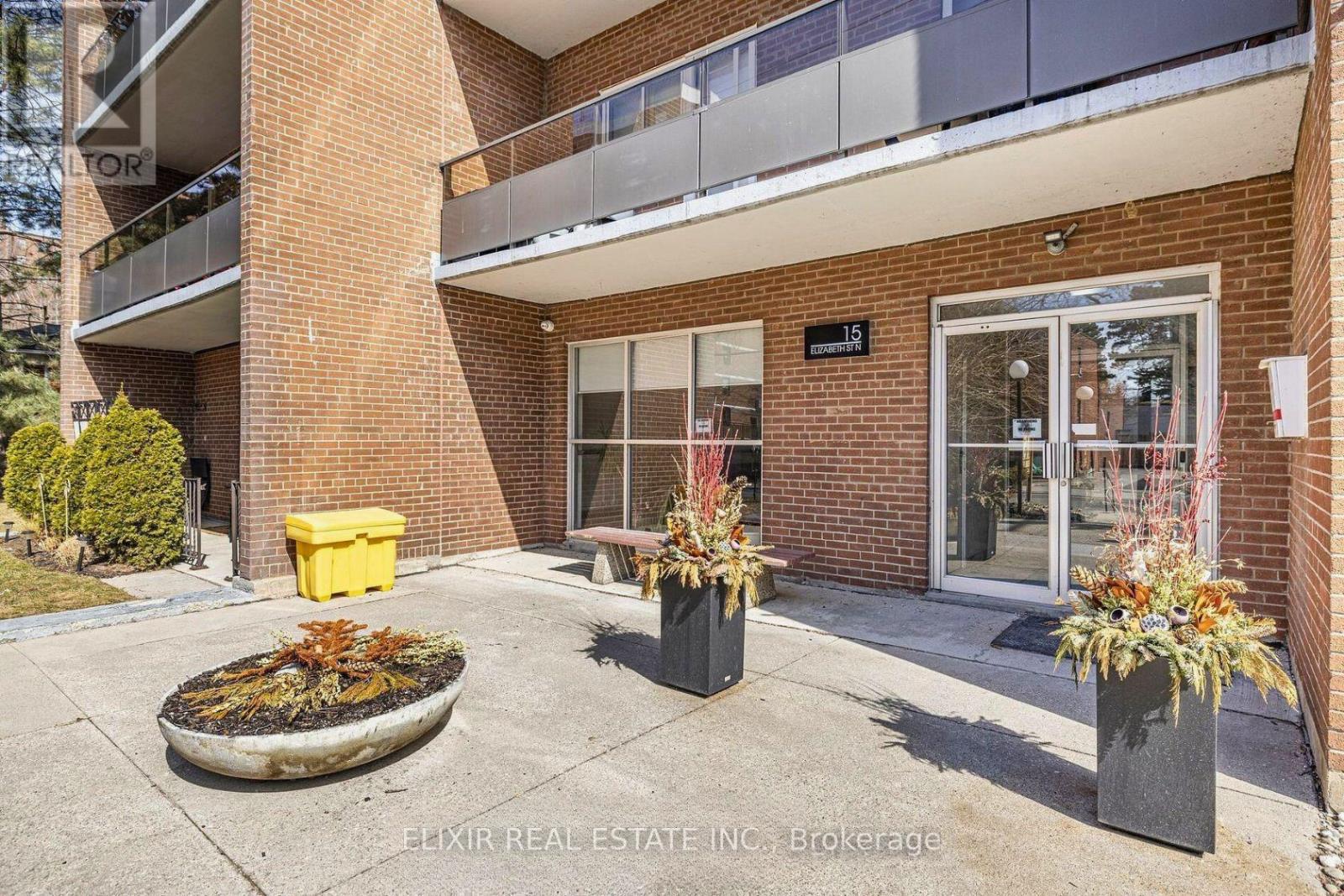 605 - 15 Elizabeth Street N, Mississauga, Ontario  L5G 2Z3 - Photo 2 - W12808012