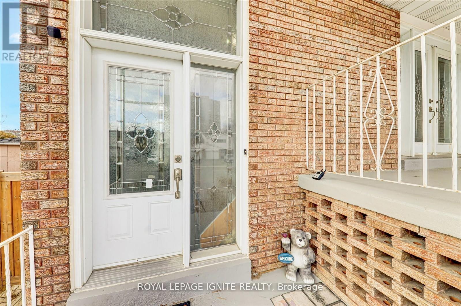 4023 Bishopstoke Lane, Mississauga, Ontario  L4Z 1H9 - Photo 3 - W12808052