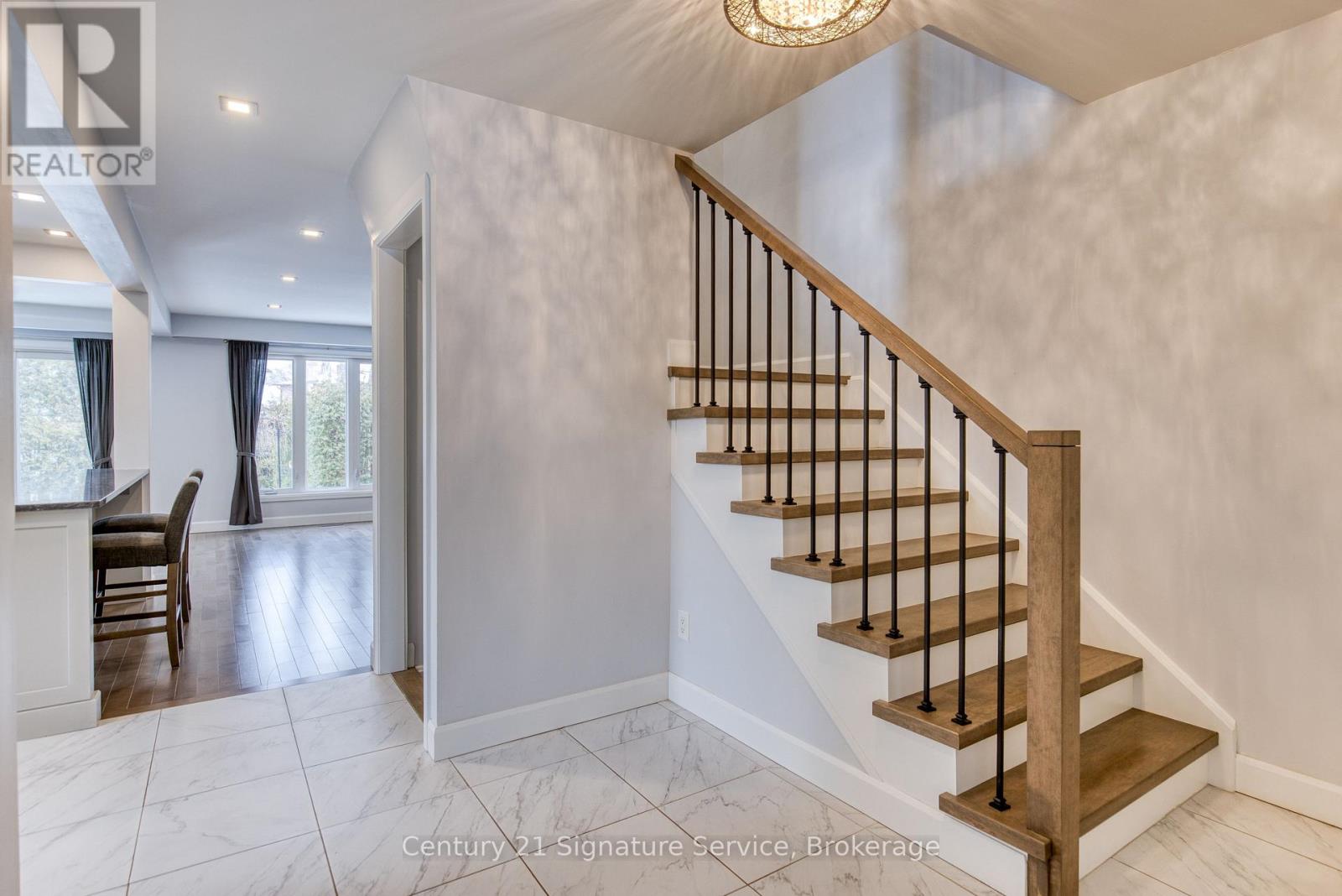 7282 Bendigo Circle, Mississauga, Ontario  L5N 1Z5 - Photo 4 - W12808054