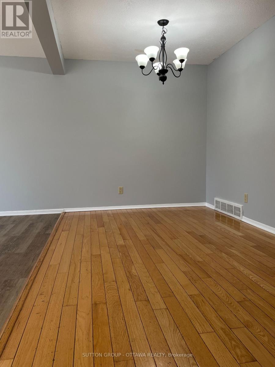 1191 Grenoble Crescent, Ottawa, Ontario  K1C 2C5 - Photo 6 - X12808084