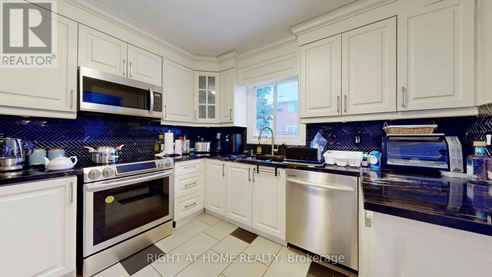 86 Weldrick Road E, Richmond Hill, Ontario  L4T 8T7 - Photo 17 - N12808066