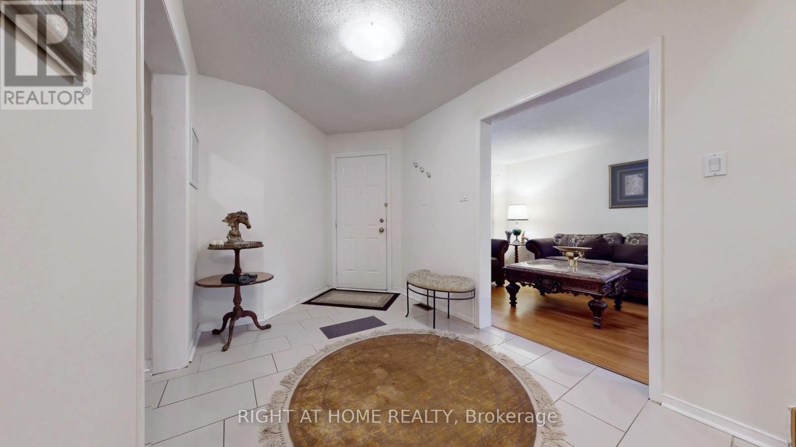 86 Weldrick Road E, Richmond Hill, Ontario  L4T 8T7 - Photo 3 - N12808066