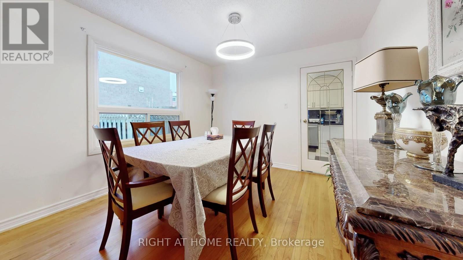 86 Weldrick Road E, Richmond Hill, Ontario  L4T 8T7 - Photo 9 - N12808066