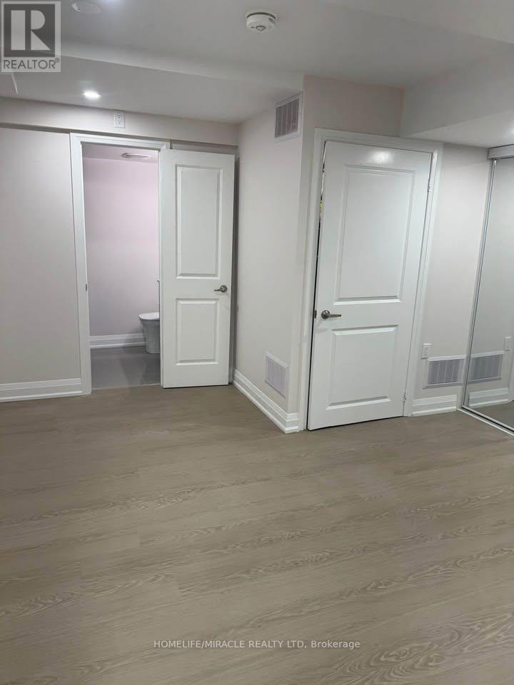 10 Bermondsey Way, Brampton, Ontario  L6Y 0E4 - Photo 2 - W12808070