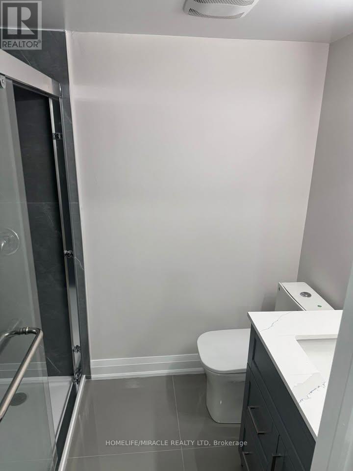 10 Bermondsey Way, Brampton, Ontario  L6Y 0E4 - Photo 3 - W12808070