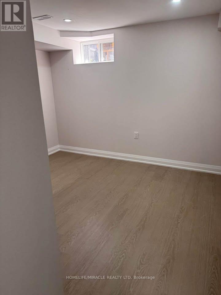 10 Bermondsey Way, Brampton, Ontario  L6Y 0E4 - Photo 4 - W12808070