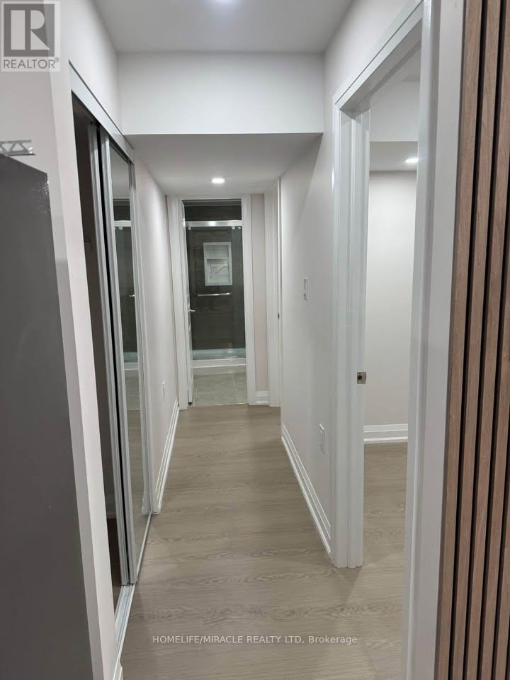 10 Bermondsey Way, Brampton, Ontario  L6Y 0E4 - Photo 5 - W12808070