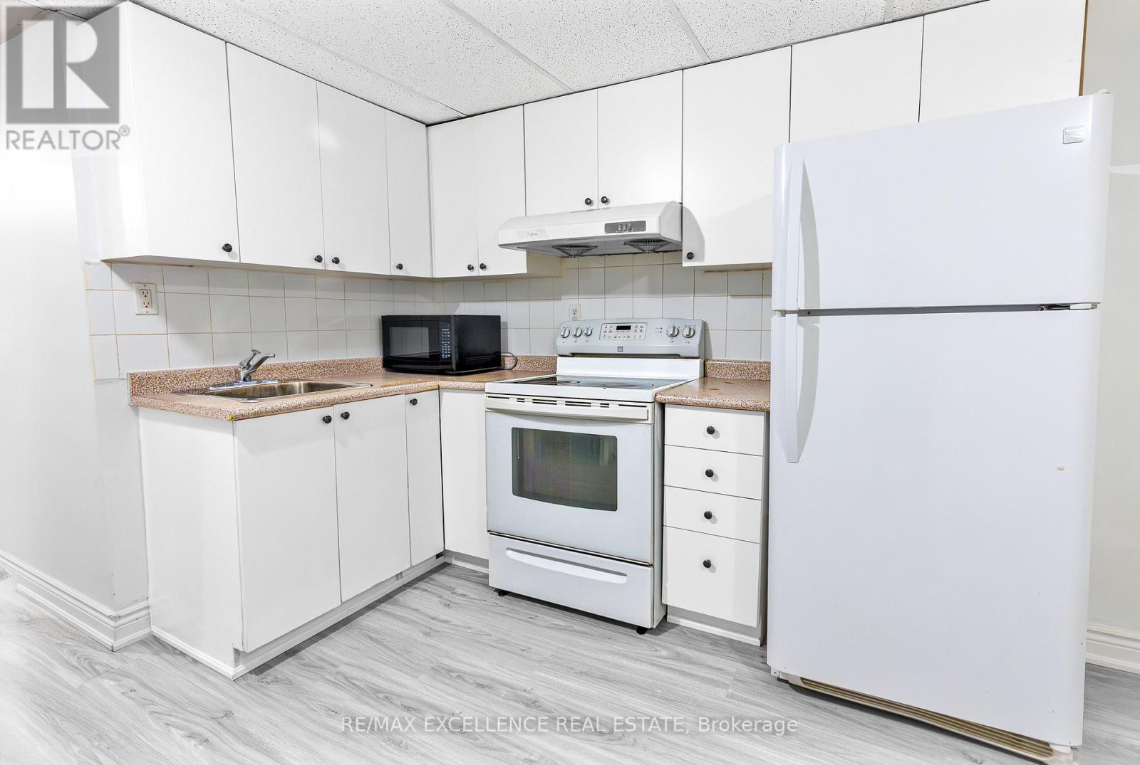 24 Saint Tropez Court, Brampton, Ontario  L6Y 4P9 - Photo 18 - W12808088