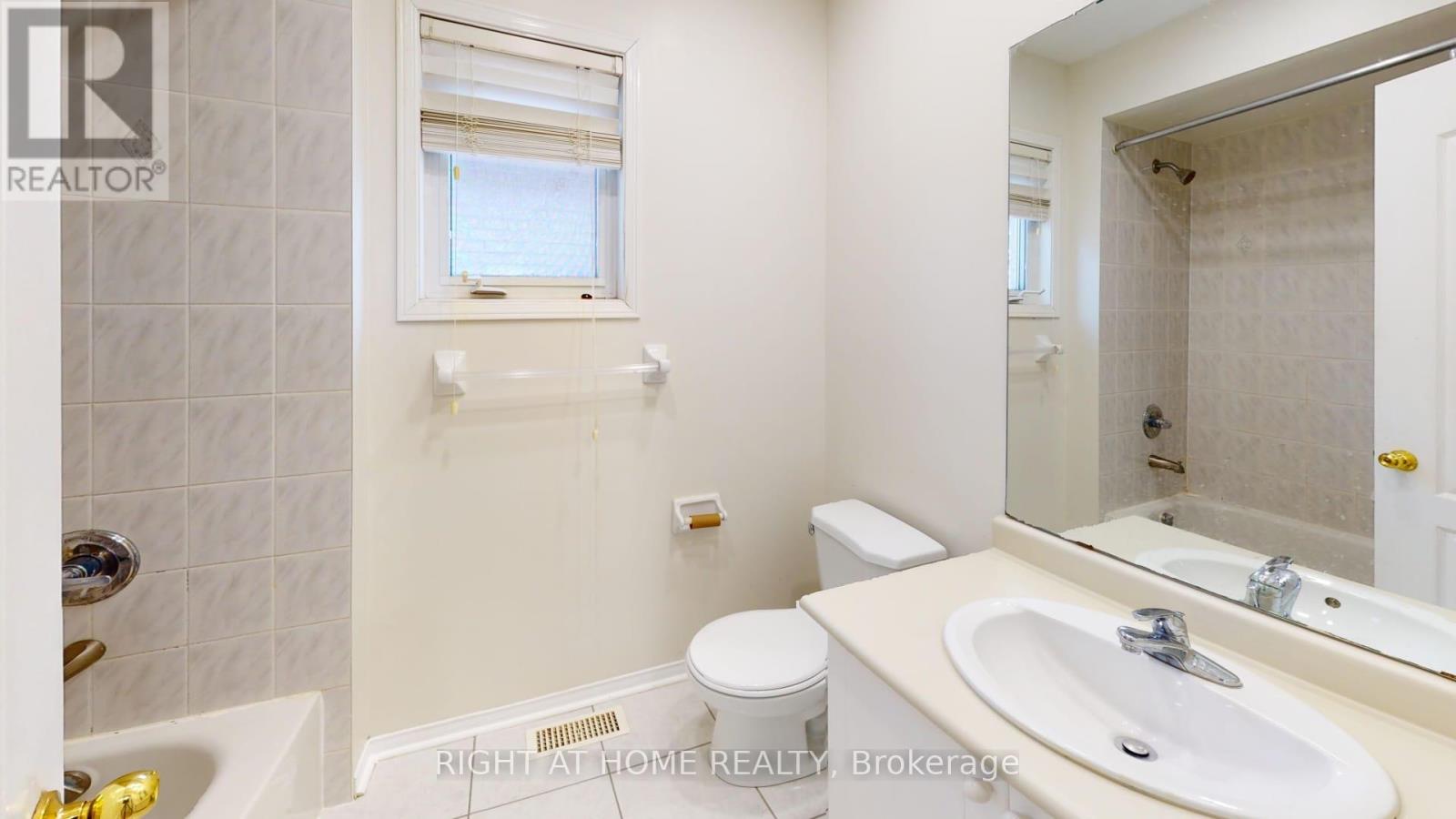 71 Beavervalley Drive, Brampton, Ontario  L7A 3R3 - Photo 13 - W12808112