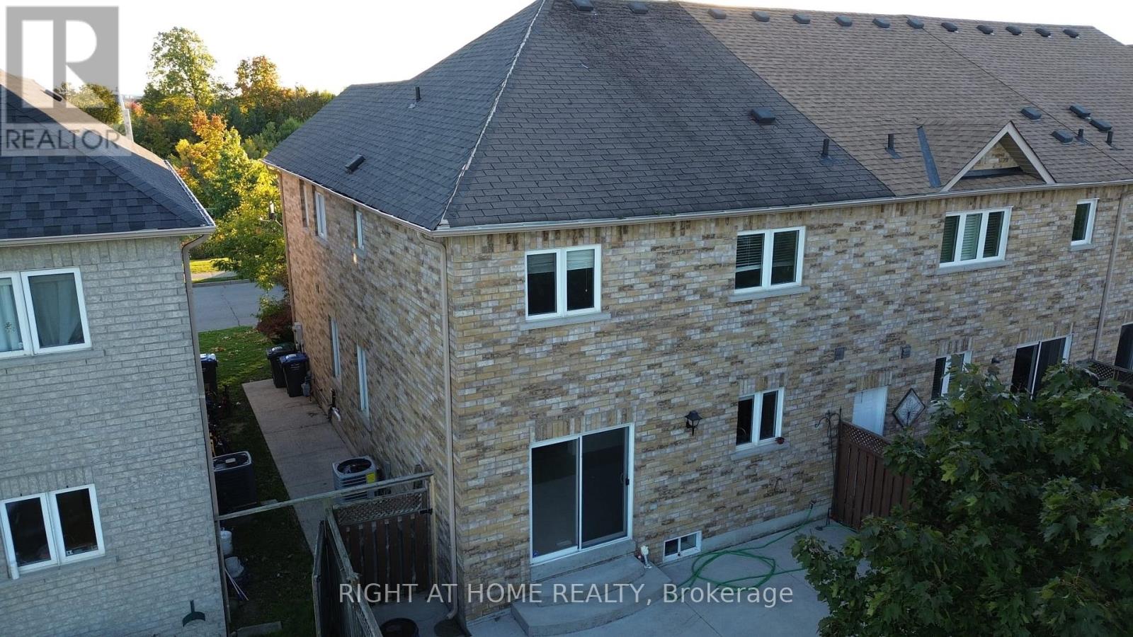 71 Beavervalley Drive, Brampton, Ontario  L7A 3R3 - Photo 3 - W12808112