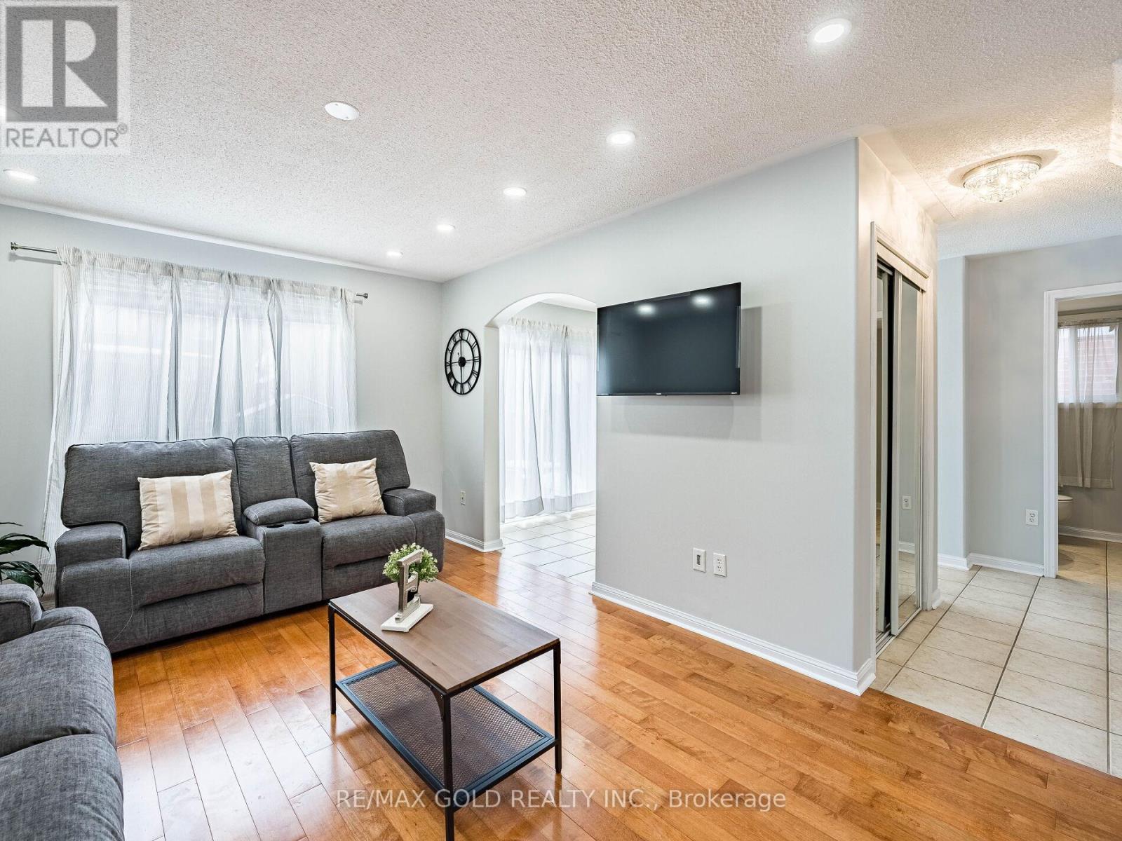 27 Allness Road, Brampton, Ontario  L7A 3N7 - Photo 8 - W12808116