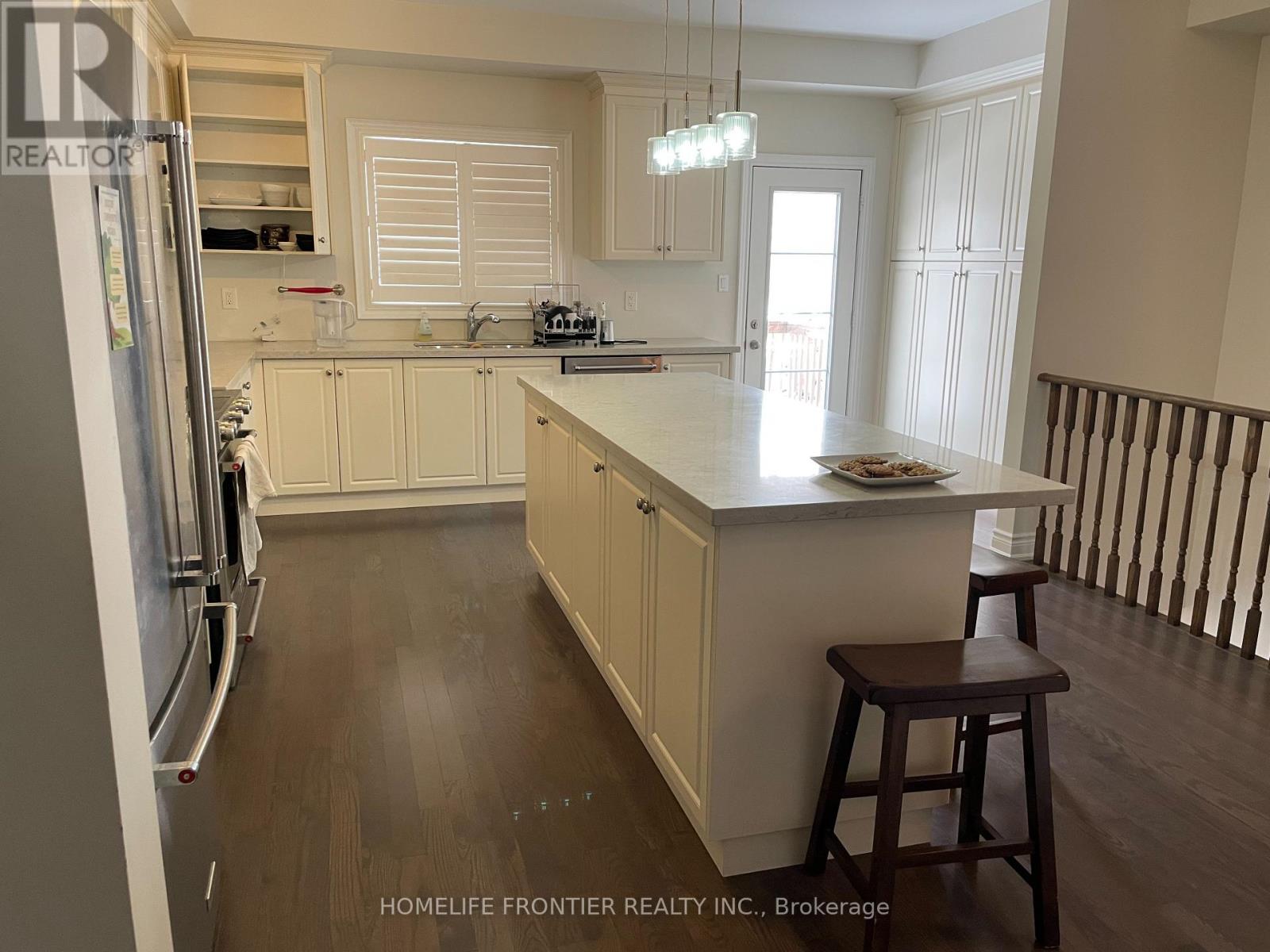 26 Dryden Way, Toronto, Ontario  M9R 0B2 - Photo 2 - W12808120