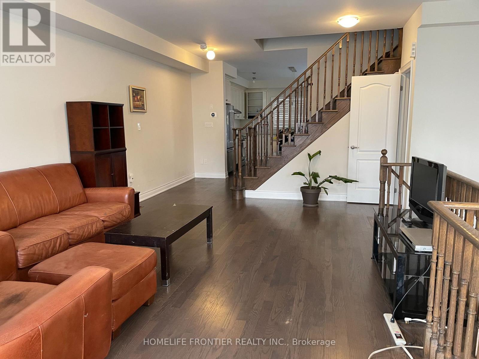 26 Dryden Way, Toronto, Ontario  M9R 0B2 - Photo 4 - W12808120