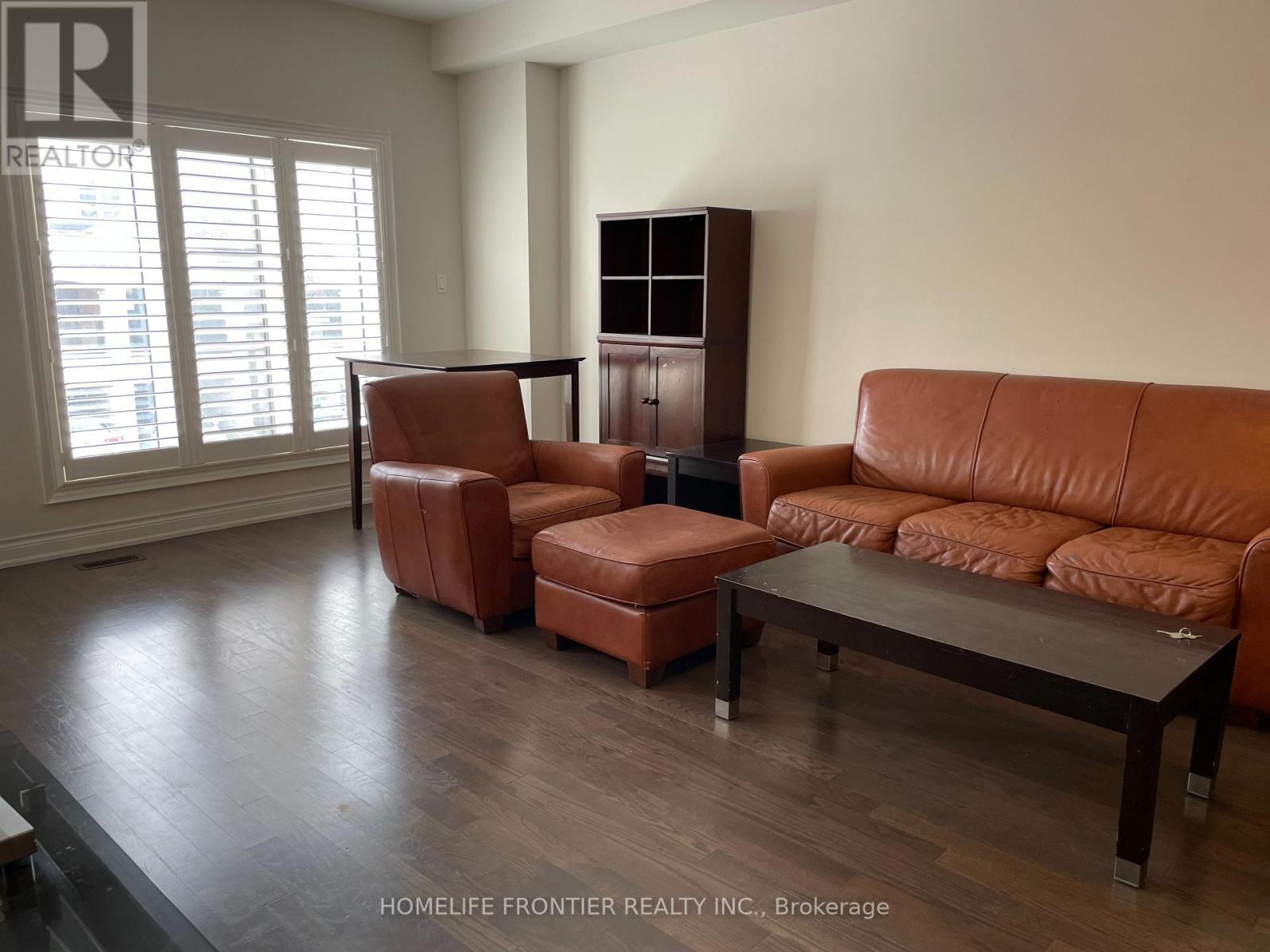 26 Dryden Way, Toronto, Ontario  M9R 0B2 - Photo 5 - W12808120