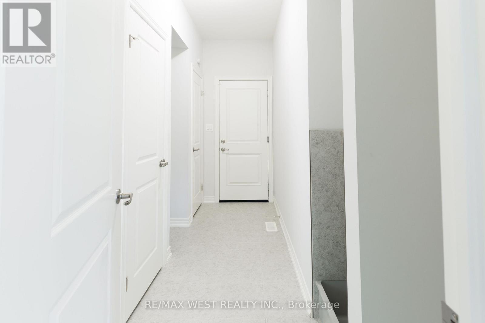 3602 Carolina Court, Fort Erie, Ontario  L0S 1N0 - Photo 8 - X12808104