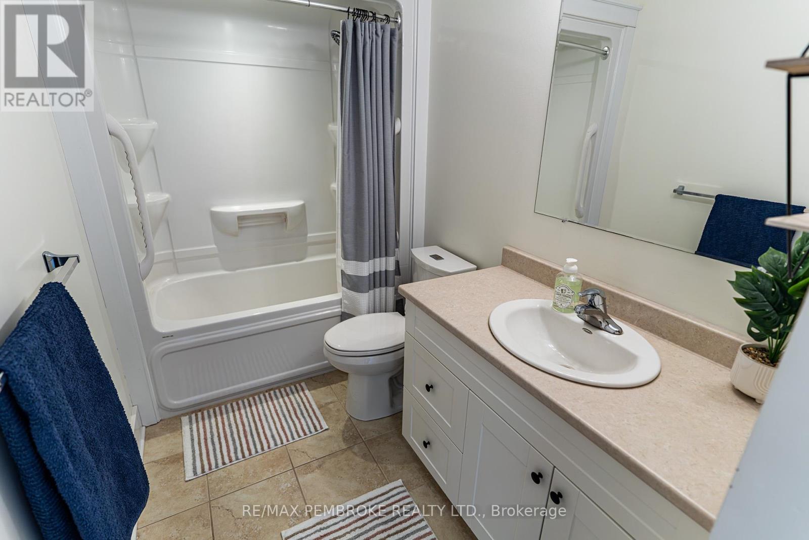 31 Airport Road, Petawawa, Ontario  K8A 6W7 - Photo 13 - X12808150