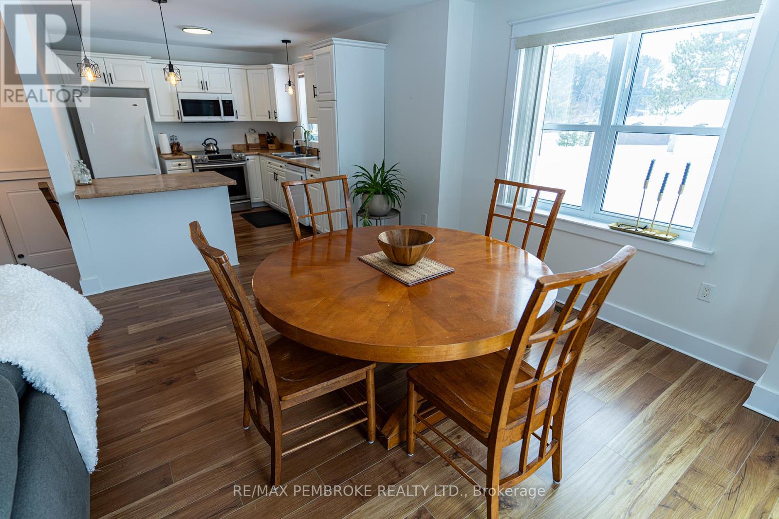 31 Airport Road, Petawawa, Ontario  K8A 6W7 - Photo 17 - X12808150