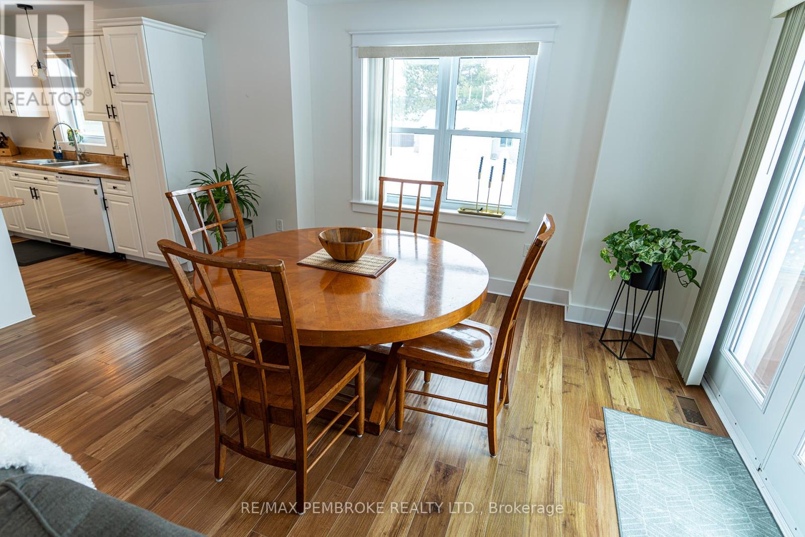 31 Airport Road, Petawawa, Ontario  K8A 6W7 - Photo 19 - X12808150