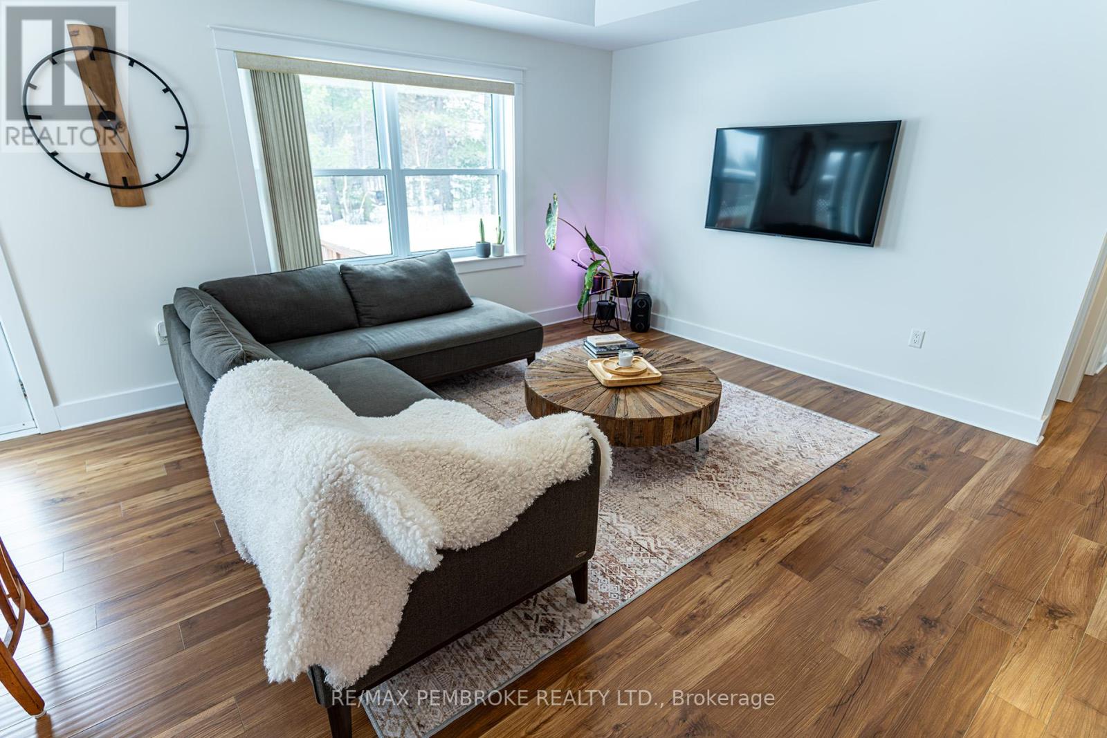 31 Airport Road, Petawawa, Ontario  K8A 6W7 - Photo 22 - X12808150