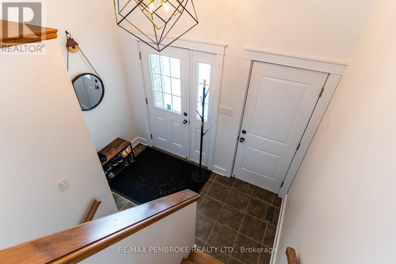 31 Airport Road, Petawawa, Ontario  K8A 6W7 - Photo 26 - X12808150