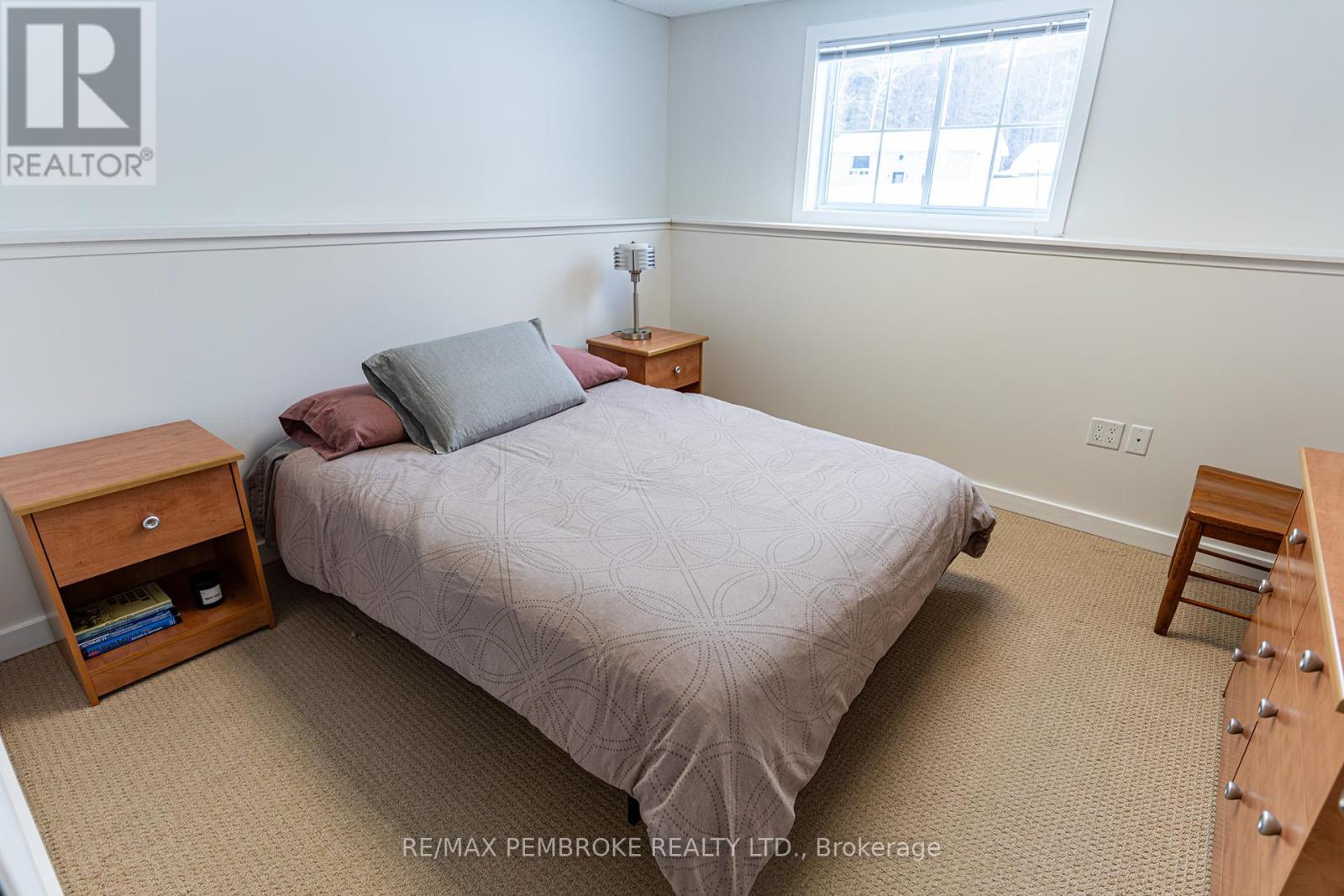 31 Airport Road, Petawawa, Ontario  K8A 6W7 - Photo 31 - X12808150