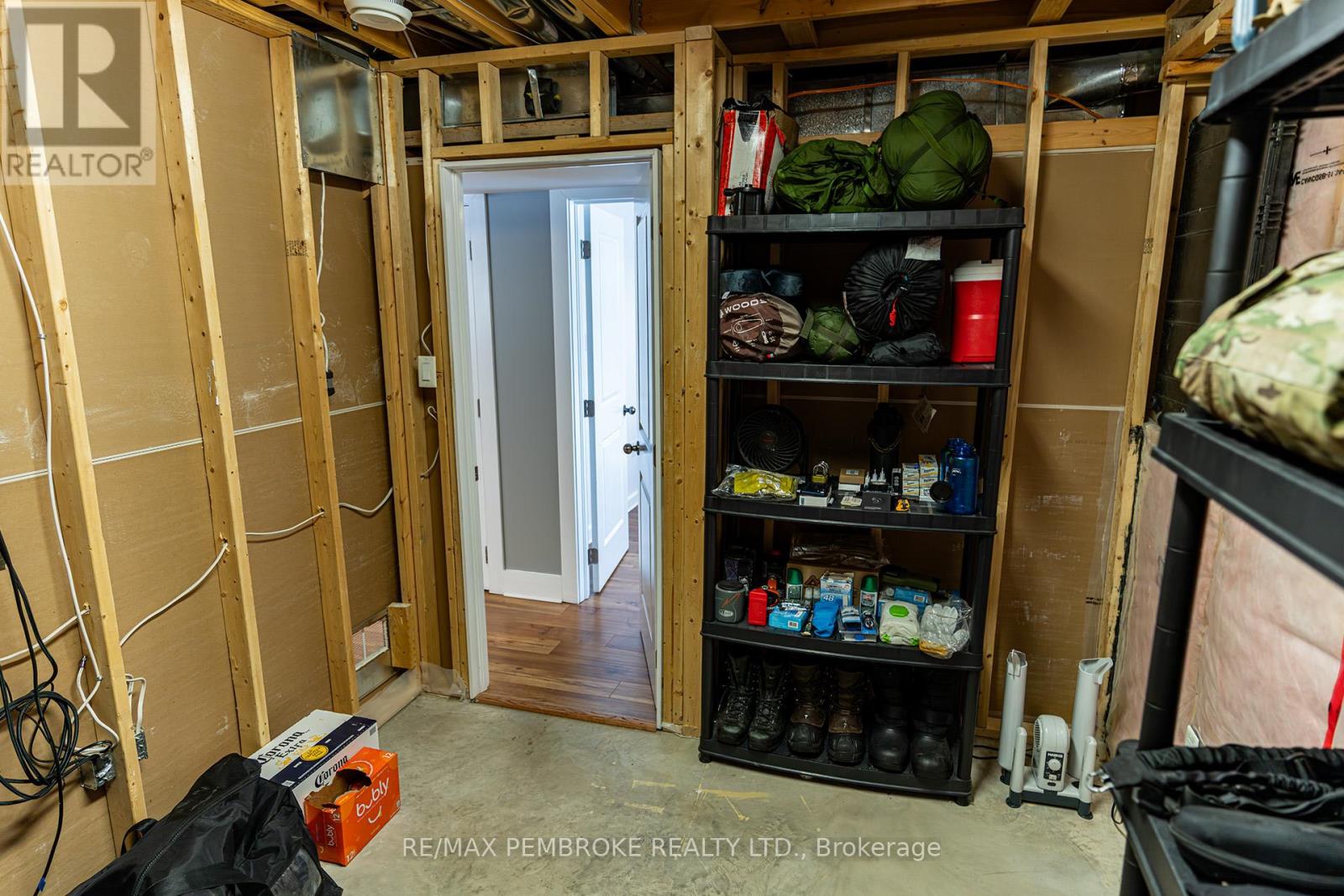 31 Airport Road, Petawawa, Ontario  K8A 6W7 - Photo 35 - X12808150