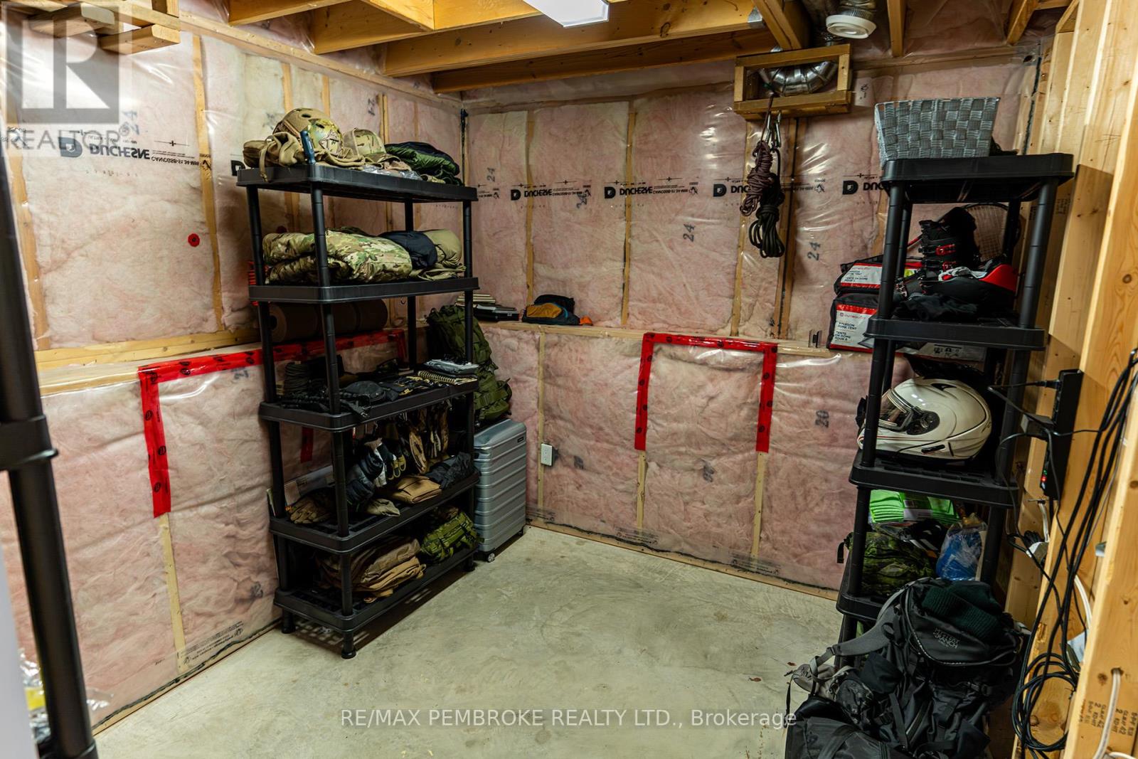 31 Airport Road, Petawawa, Ontario  K8A 6W7 - Photo 37 - X12808150