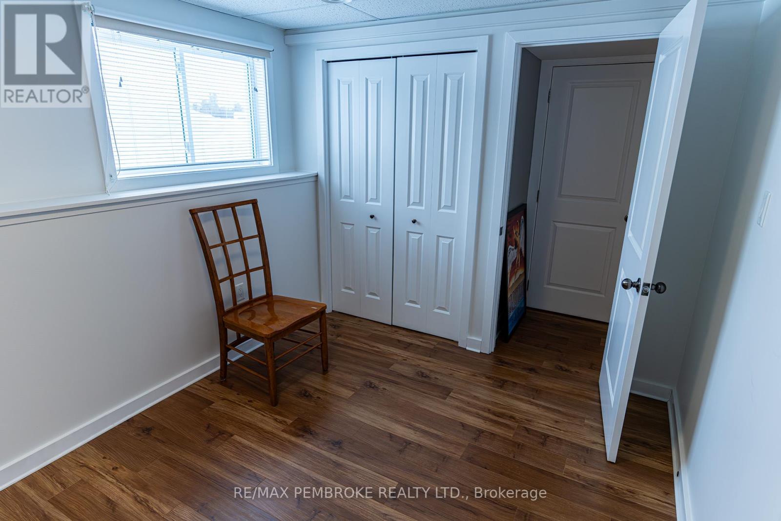 31 Airport Road, Petawawa, Ontario  K8A 6W7 - Photo 38 - X12808150