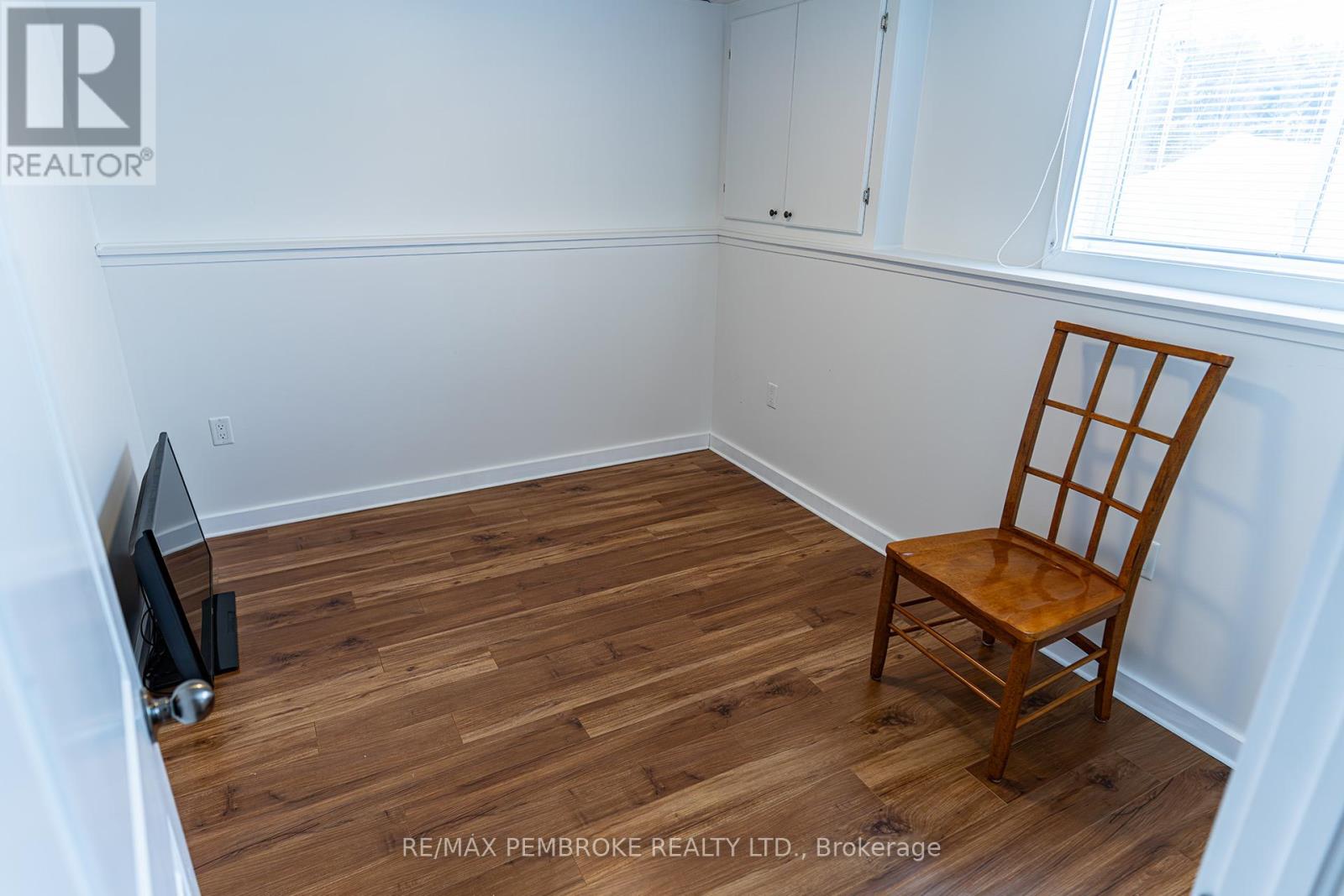 31 Airport Road, Petawawa, Ontario  K8A 6W7 - Photo 39 - X12808150