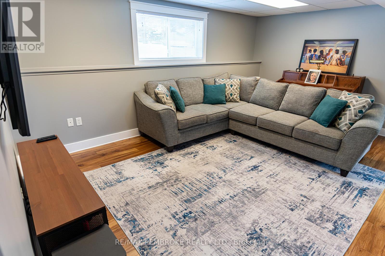 31 Airport Road, Petawawa, Ontario  K8A 6W7 - Photo 45 - X12808150