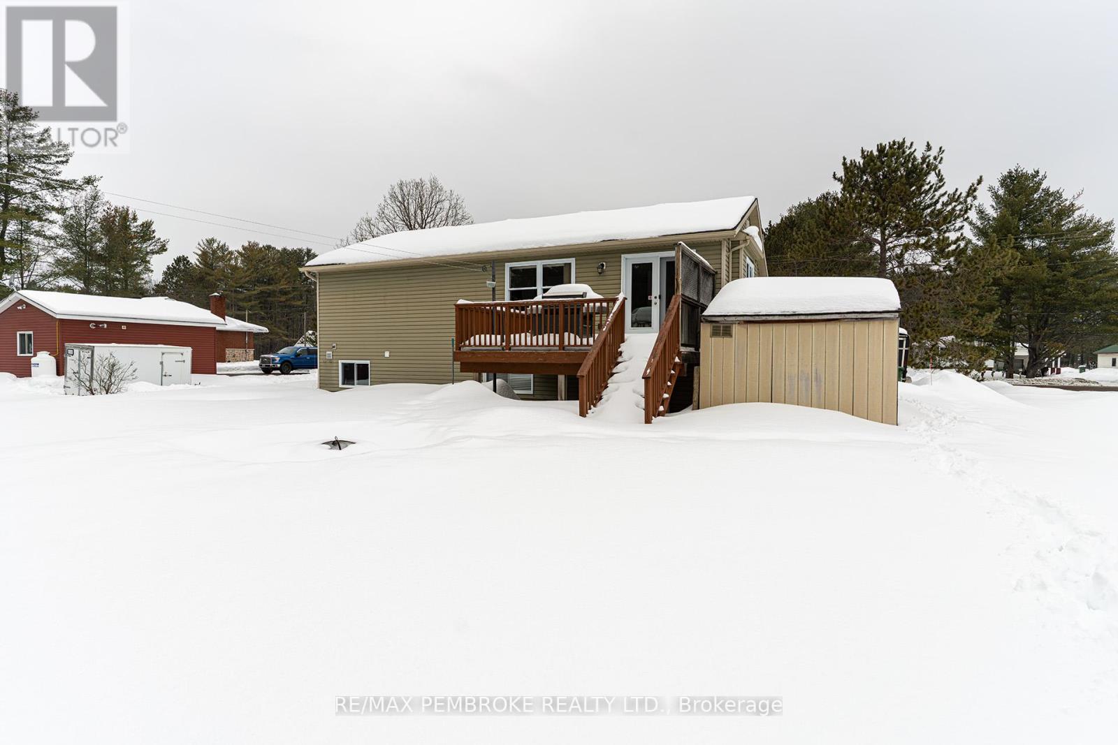 31 Airport Road, Petawawa, Ontario  K8A 6W7 - Photo 46 - X12808150