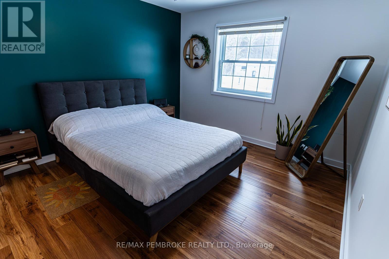 31 Airport Road, Petawawa, Ontario  K8A 6W7 - Photo 5 - X12808150