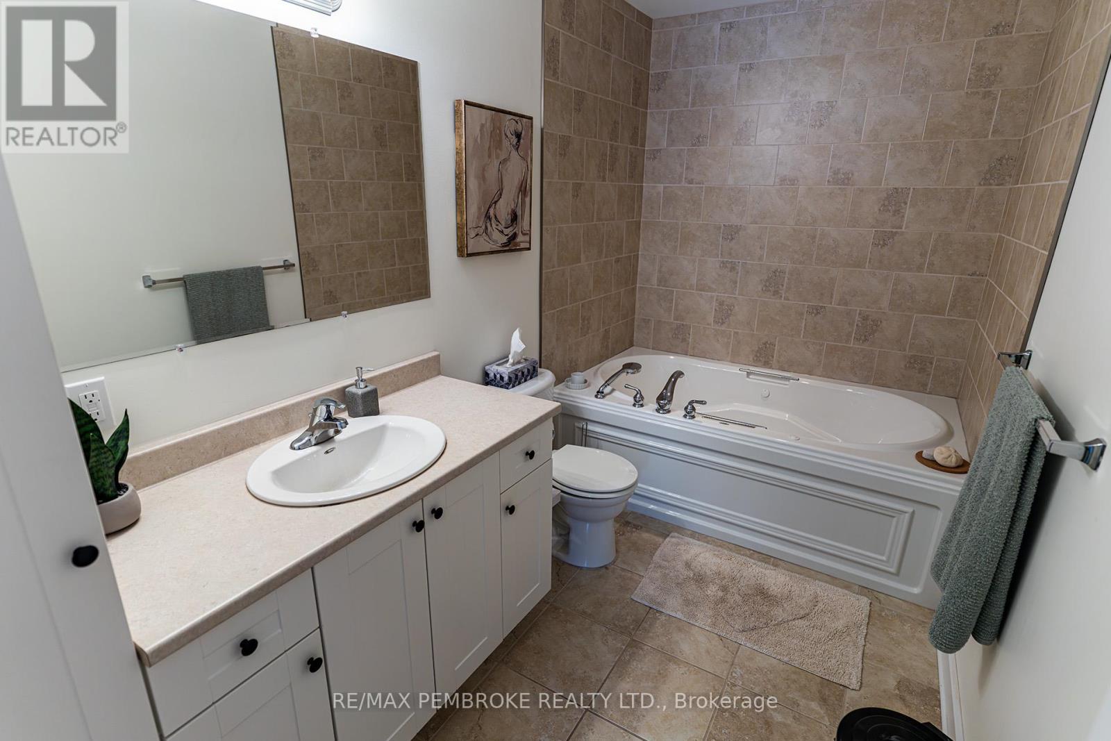 31 Airport Road, Petawawa, Ontario  K8A 6W7 - Photo 8 - X12808150