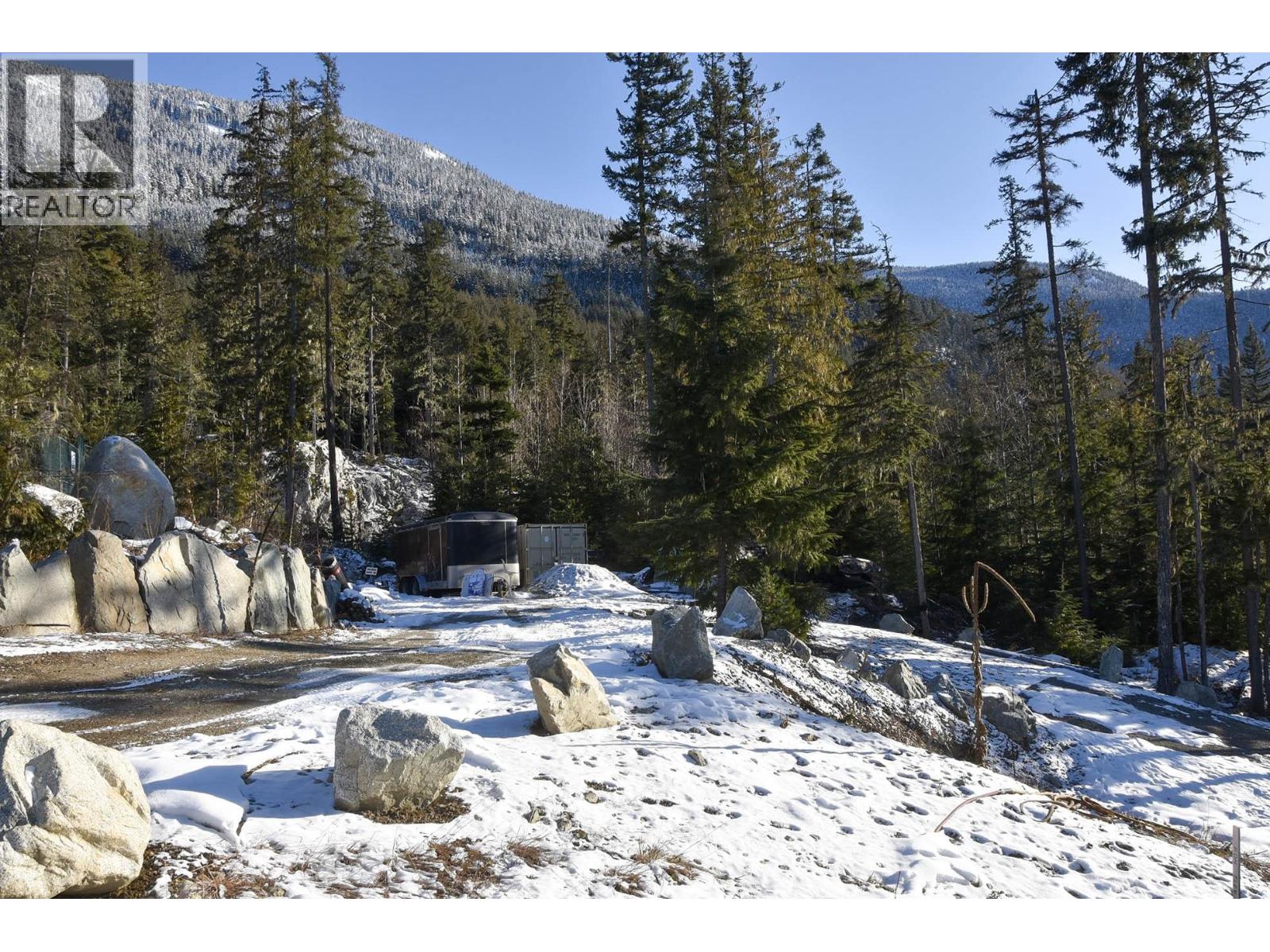 9325 Warbler Way, Whistler, British Columbia  V8E 1M1 - Photo 3 - R3092155