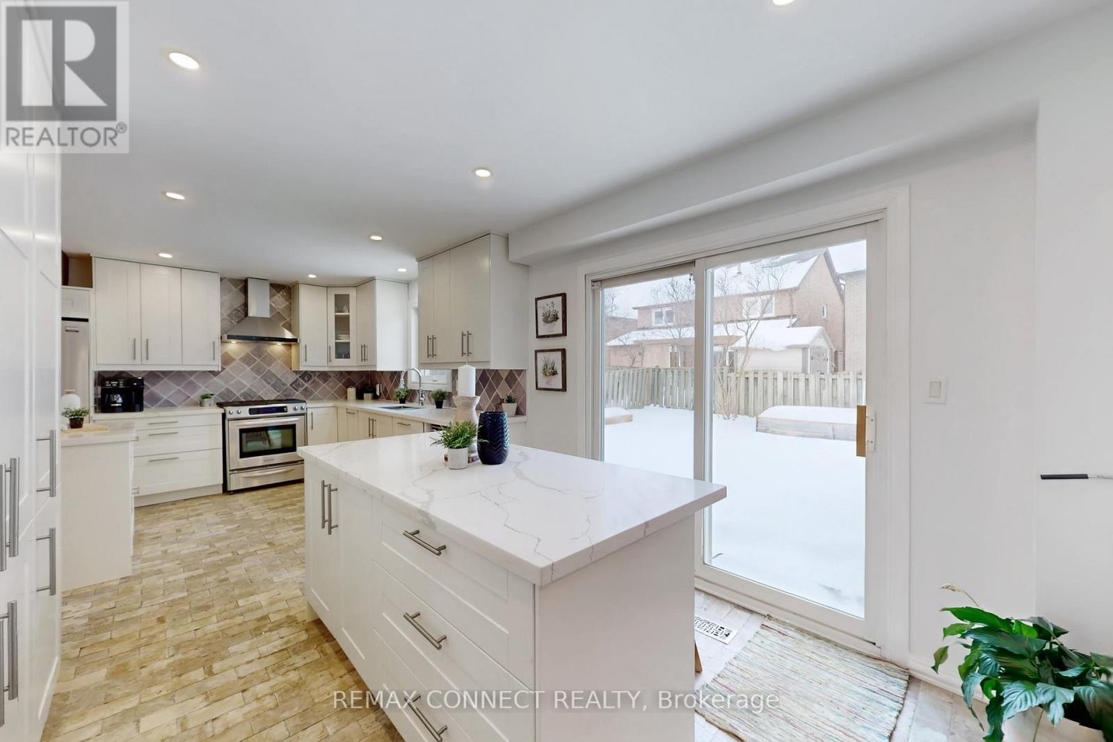 20 Beaumont Drive, Ajax, Ontario  L1T 1R8 - Photo 12 - E12808146