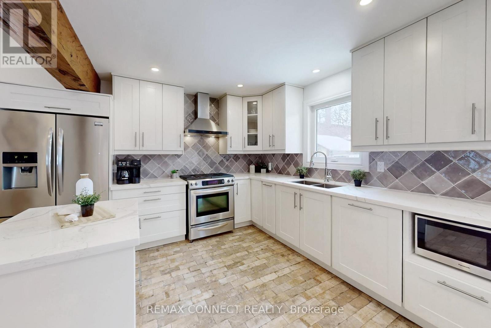 20 Beaumont Drive, Ajax, Ontario  L1T 1R8 - Photo 8 - E12808146