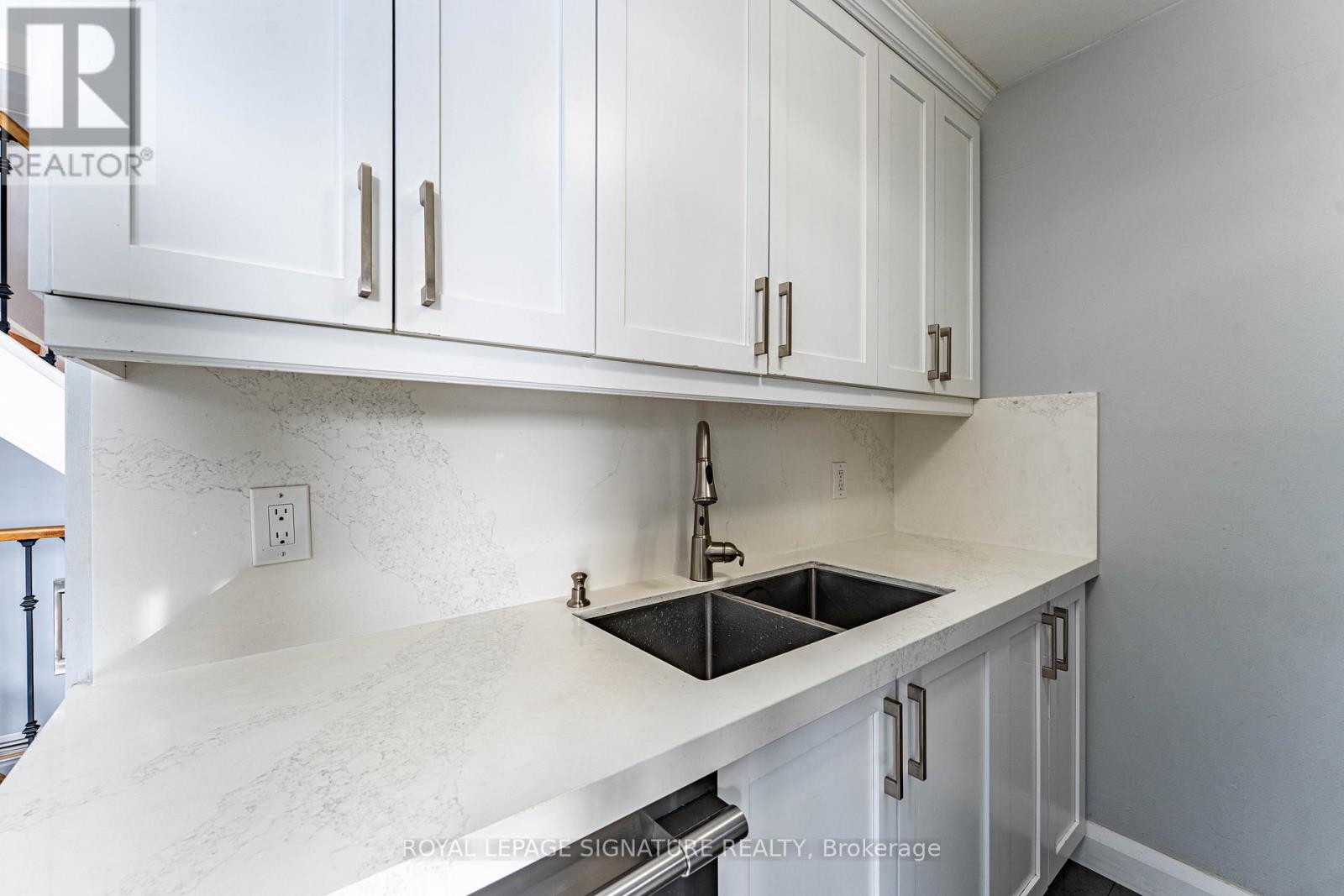 25 Hun Crescent, Toronto, Ontario  M9V 4G3 - Photo 13 - W12808148