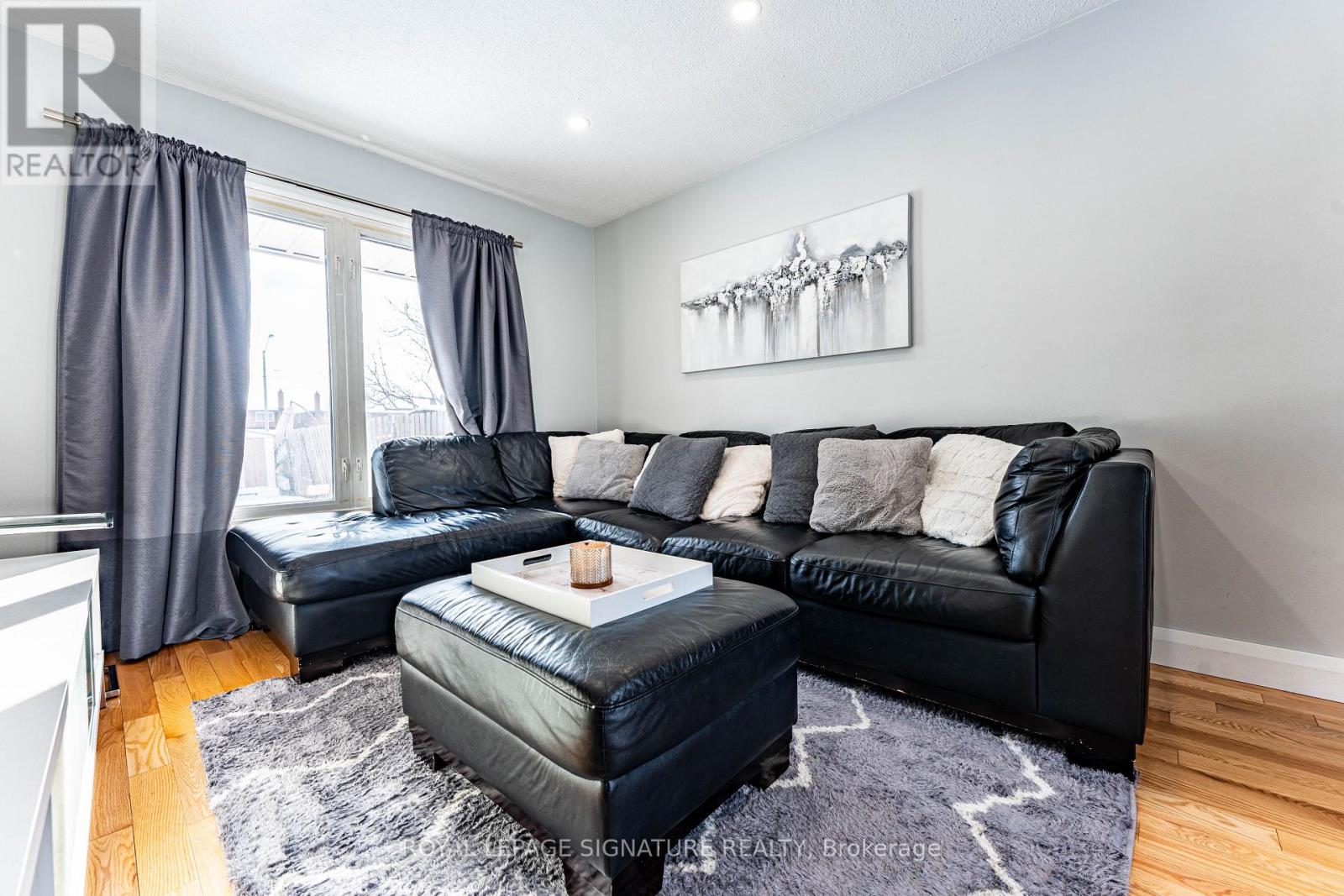 25 Hun Crescent, Toronto, Ontario  M9V 4G3 - Photo 19 - W12808148