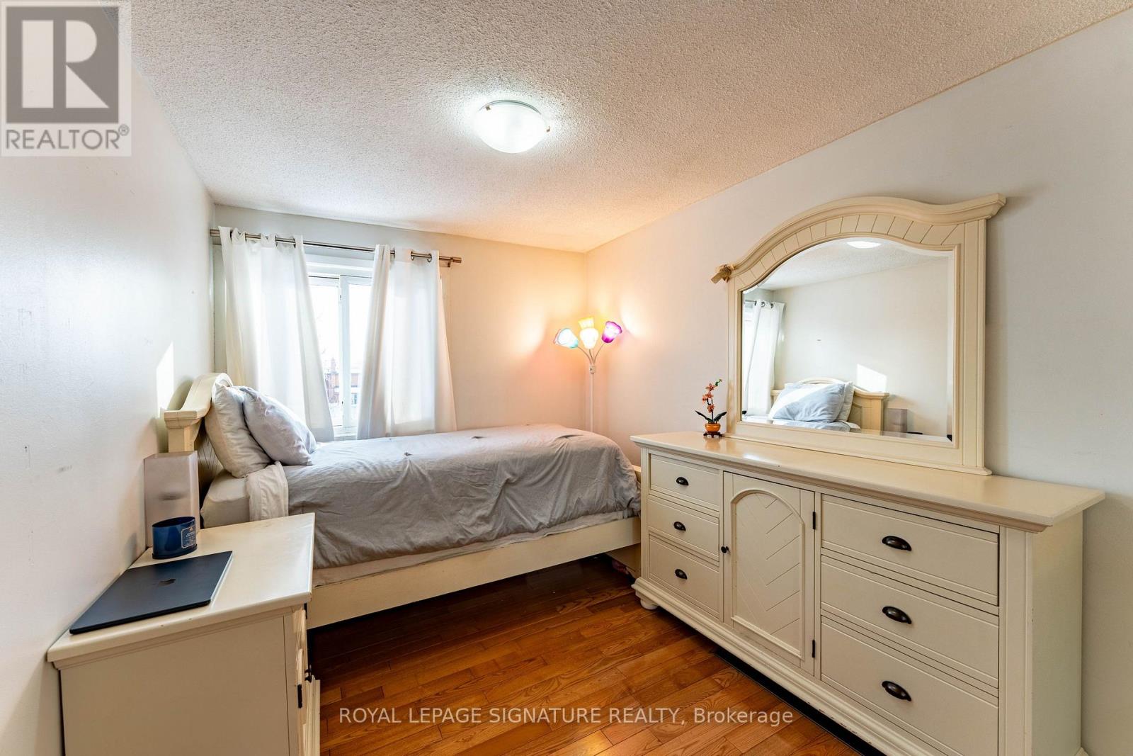 25 Hun Crescent, Toronto, Ontario  M9V 4G3 - Photo 28 - W12808148