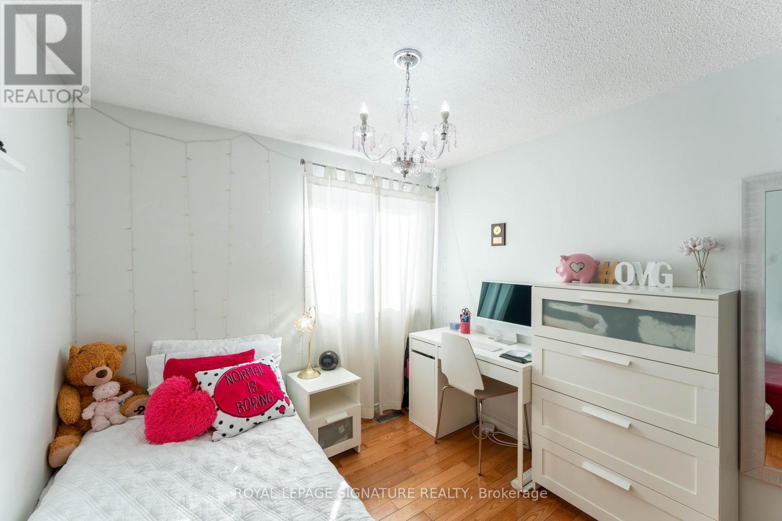 25 Hun Crescent, Toronto, Ontario  M9V 4G3 - Photo 31 - W12808148