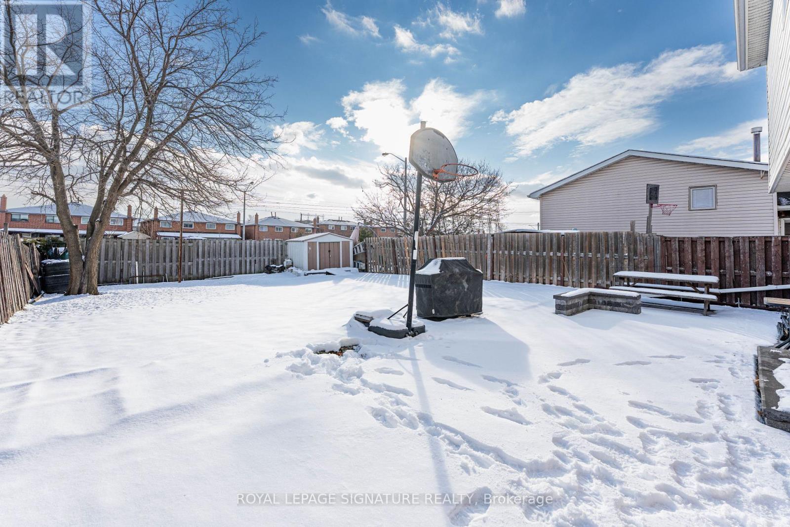 25 Hun Crescent, Toronto, Ontario  M9V 4G3 - Photo 46 - W12808148