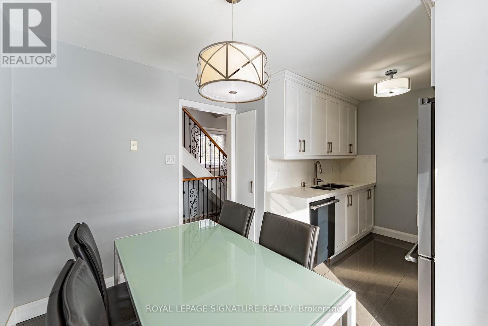 25 Hun Crescent, Toronto, Ontario  M9V 4G3 - Photo 8 - W12808148