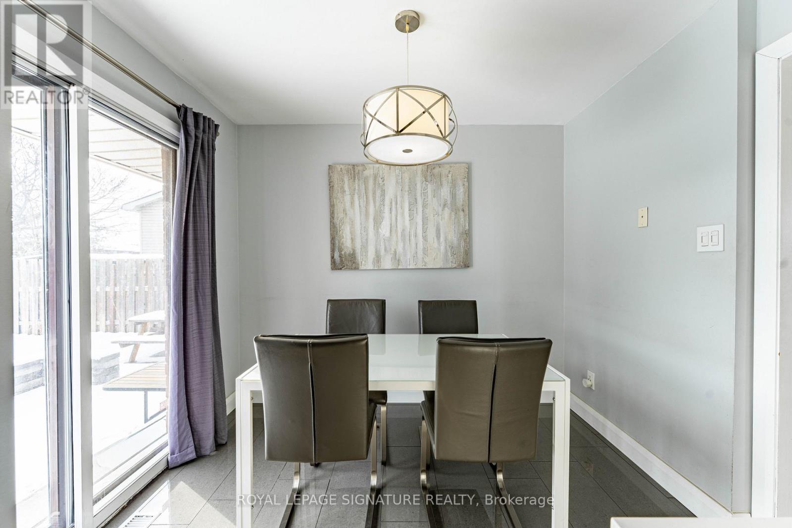 25 Hun Crescent, Toronto, Ontario  M9V 4G3 - Photo 9 - W12808148