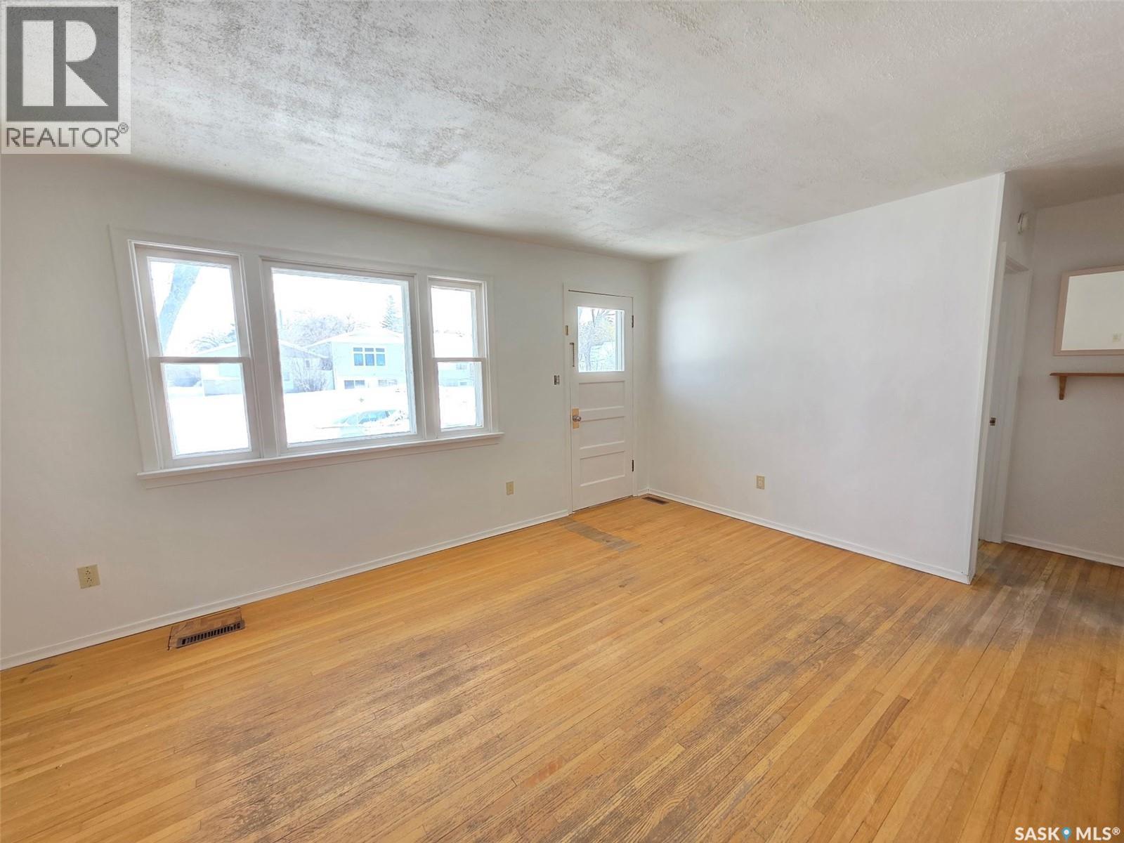 702 Princess Street, Regina, Saskatchewan  S4T 3X7 - Photo 2 - SK028782