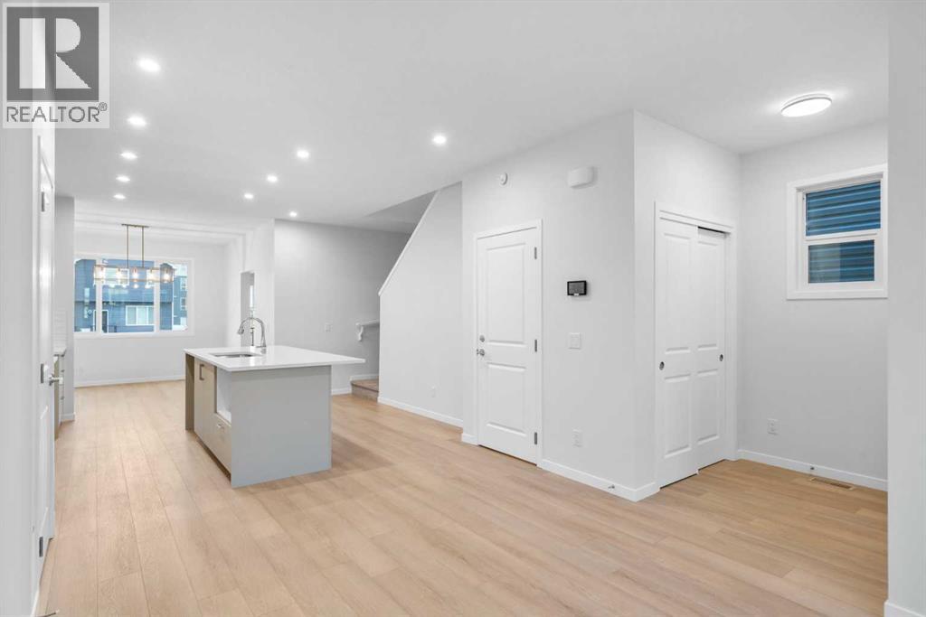 17 Creekview Manor Sw, Calgary, Alberta  T2X 5Y4 - Photo 9 - A2284416