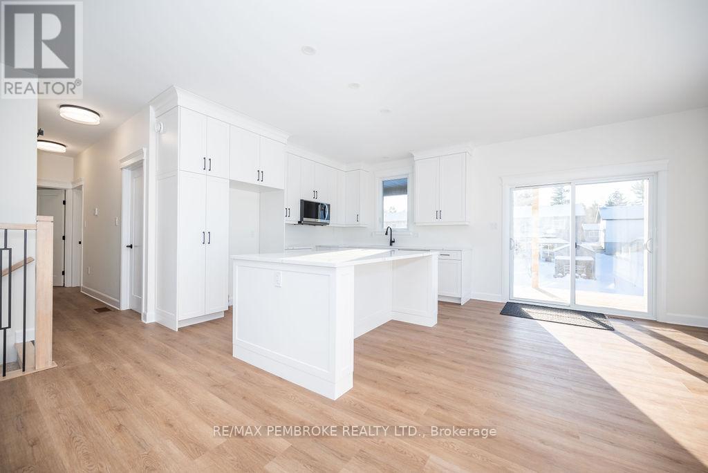 18 Durant Street, Petawawa, Ontario  K8H 0G2 - Photo 10 - X12808190