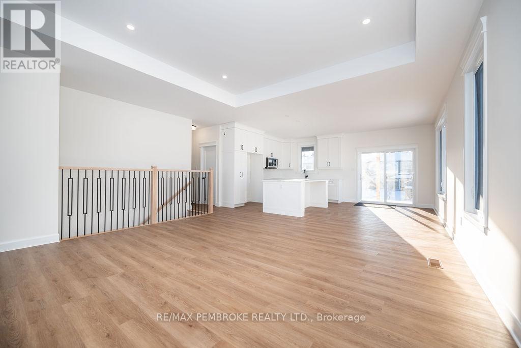 18 Durant Street, Petawawa, Ontario  K8H 0G2 - Photo 13 - X12808190