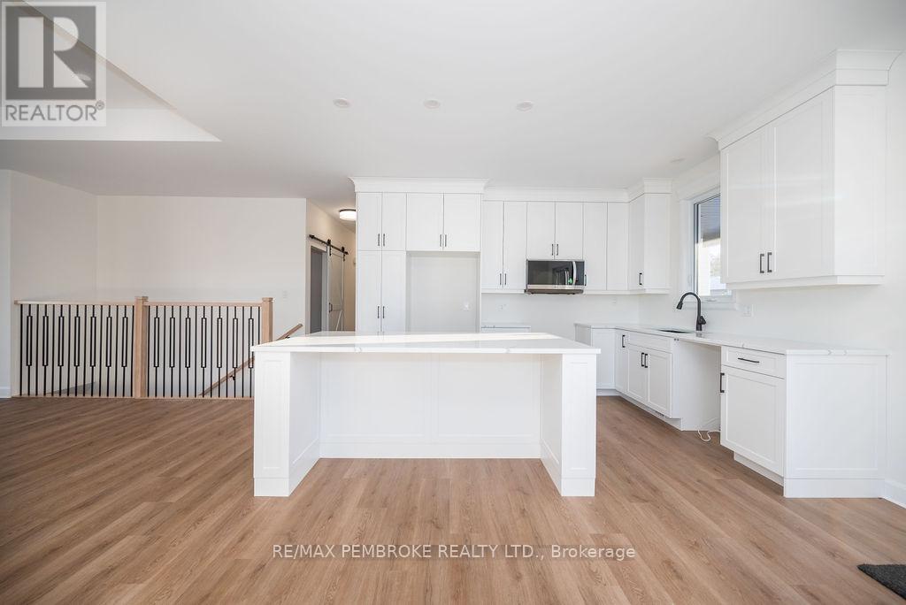 18 Durant Street, Petawawa, Ontario  K8H 0G2 - Photo 16 - X12808190