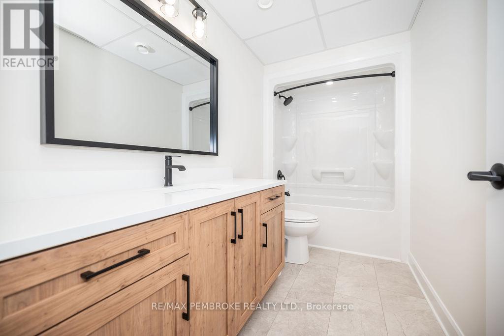 18 Durant Street, Petawawa, Ontario  K8H 0G2 - Photo 25 - X12808190