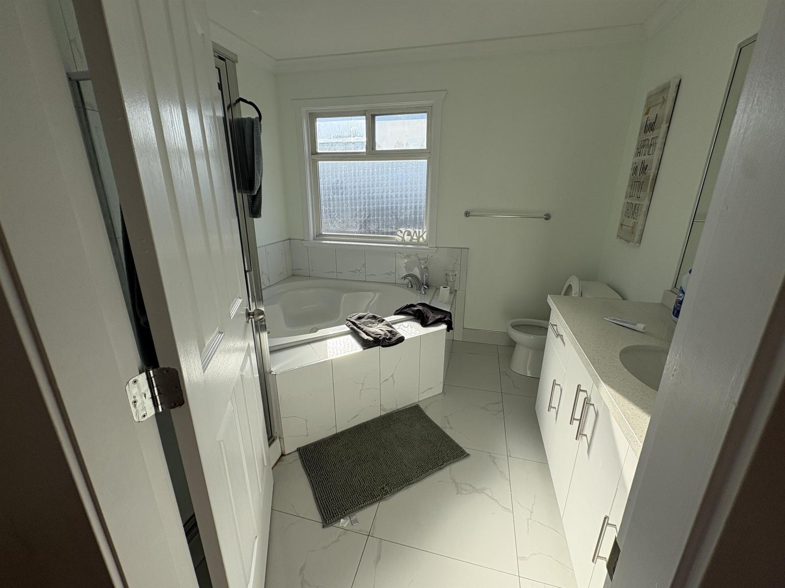 18048 64 Avenue, Surrey, British Columbia  V3S 1Z5 - Photo 9 - R3092176